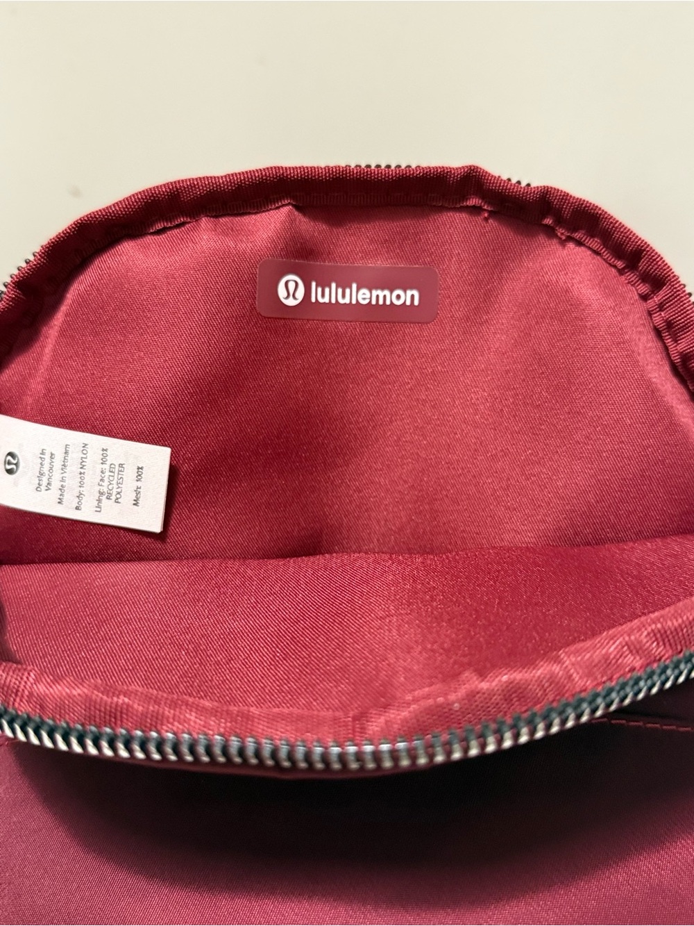 lululemon athletica Women’s Crossbody festival Bag in Burgundy l2 - Picture 4 of 8